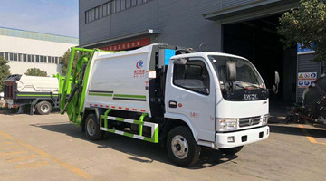 東風(fēng)小多利卡6方壓縮式帶擺臂垃圾車